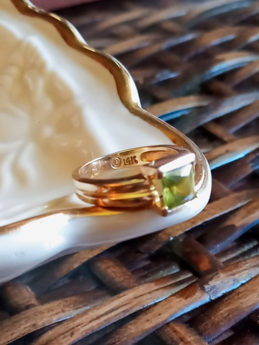 STUNNING Vintage Charles M. Levy 14K Gold Princess-Cut Peridot Statement Ring💍 - Picture 9 of 11